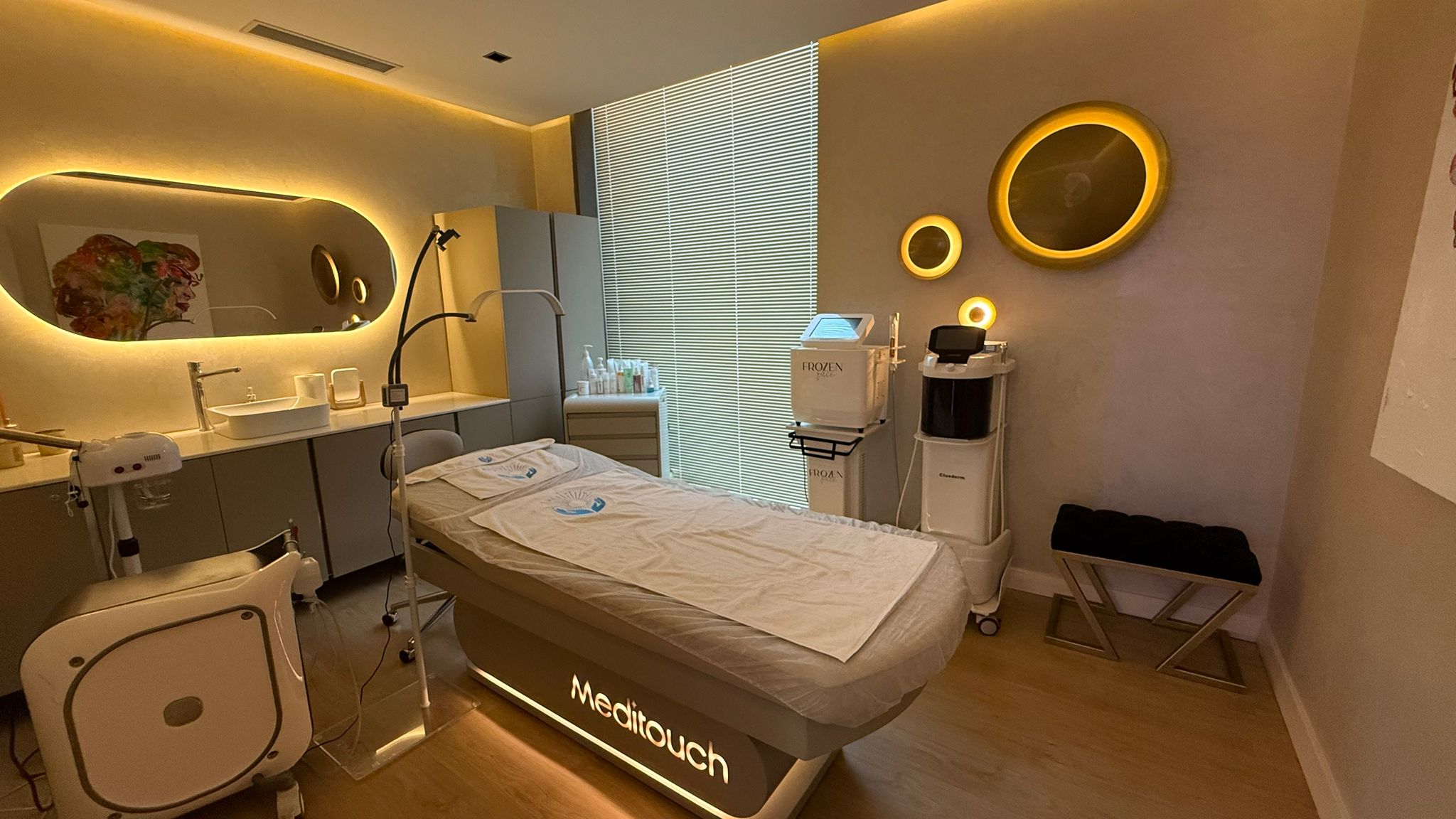 Orta kısmı gözüken resim